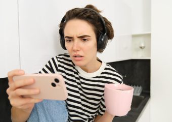 Raiva nas redes sociais: como os algoritmos usam isso para prender sua atenção e impactar sua saúde mental