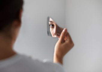 Narcisismo: sinais reais, tipos, diferenças de gênero, impacto nas relações e caminhos de mudança (o que a ciência revela além dos mitos)