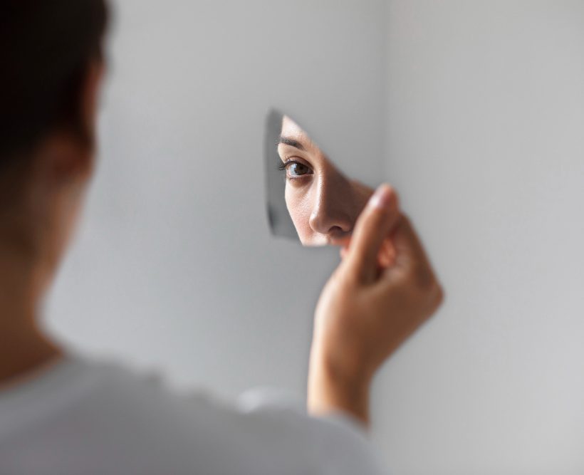 Narcisismo: sinais reais, tipos, diferenças de gênero, impacto nas relações e caminhos de mudança (o que a ciência revela além dos mitos)