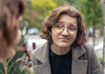 Sobrecarga sensorial, ansiedade ou burnout: como diferenciar em adultos neurodivergentes
