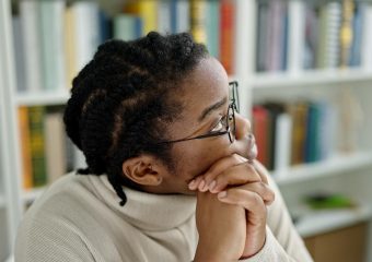 O Que Ninguém Te Avisa Depois do Laudo: A Fase Emocional que Ninguém Nomeia no Diagnóstico Tardio de Mulheres Autistas